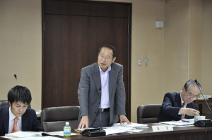文教委員会で新しいタイプの高校新設について発言する若林新三議員